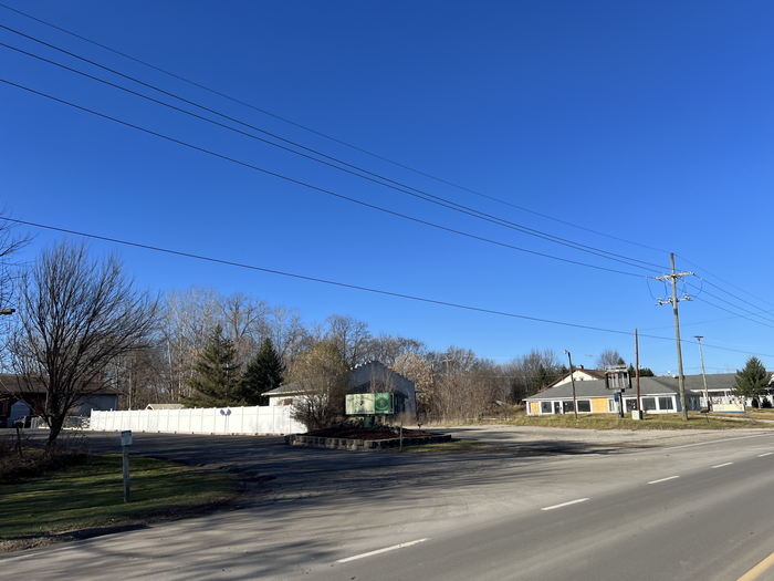 Old 23 Shopping Plaza - Nov 25 2022 (newer photo)